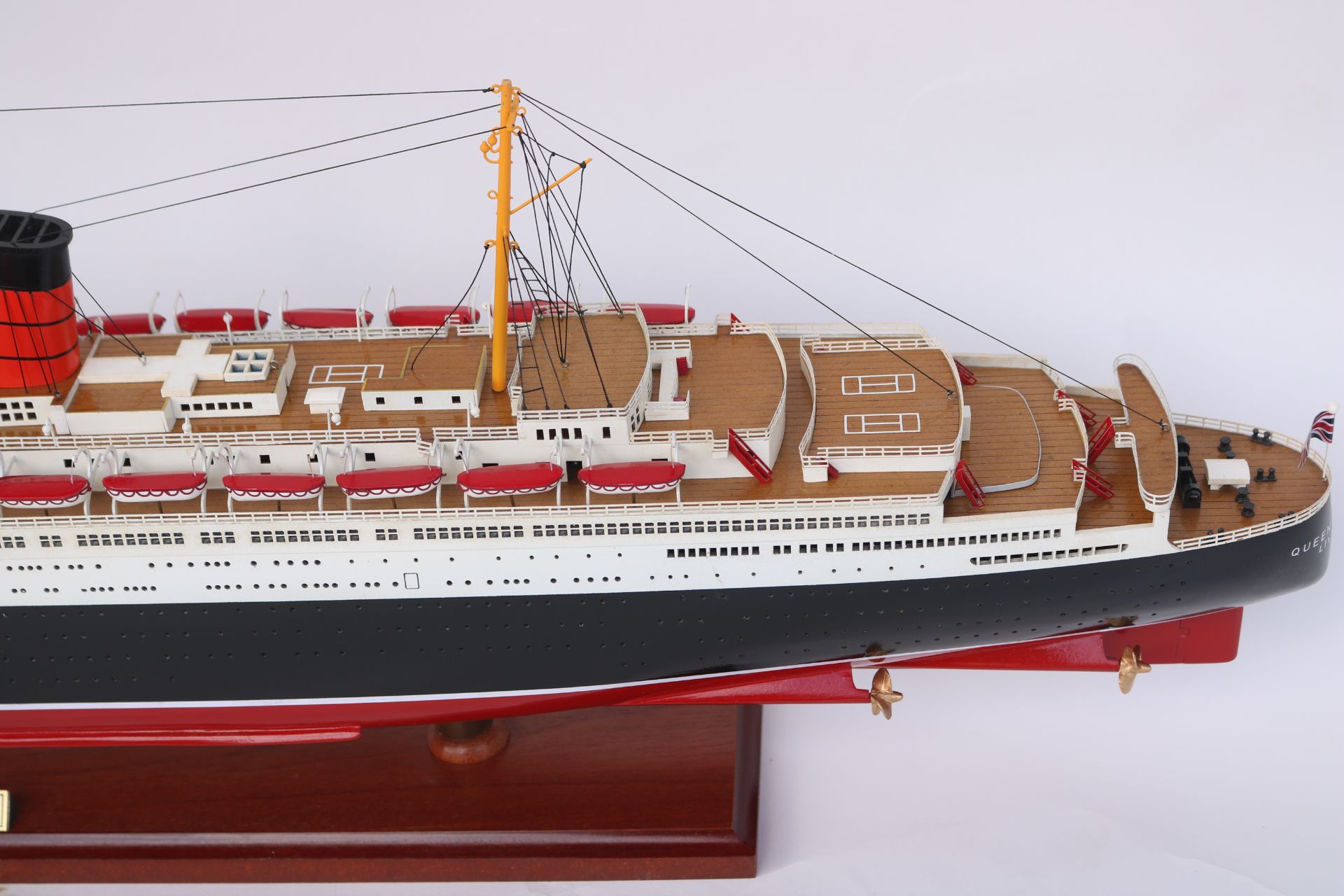 RMS QUEEN ELIZABETH - CRUISE SHIP MODEL 34"