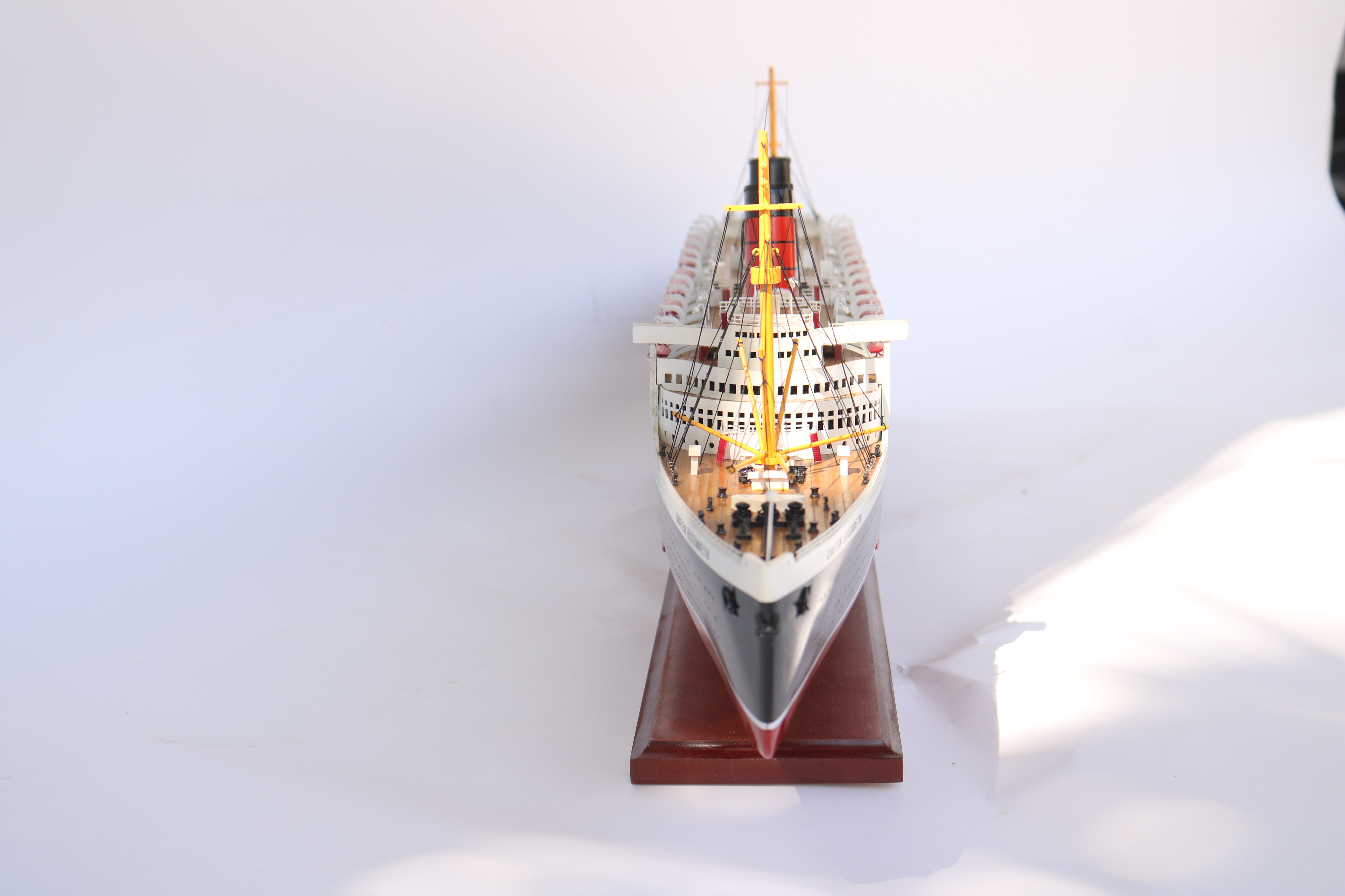 RMS QUEEN ELIZABETH CRUISE SHIP MODEL - 34"