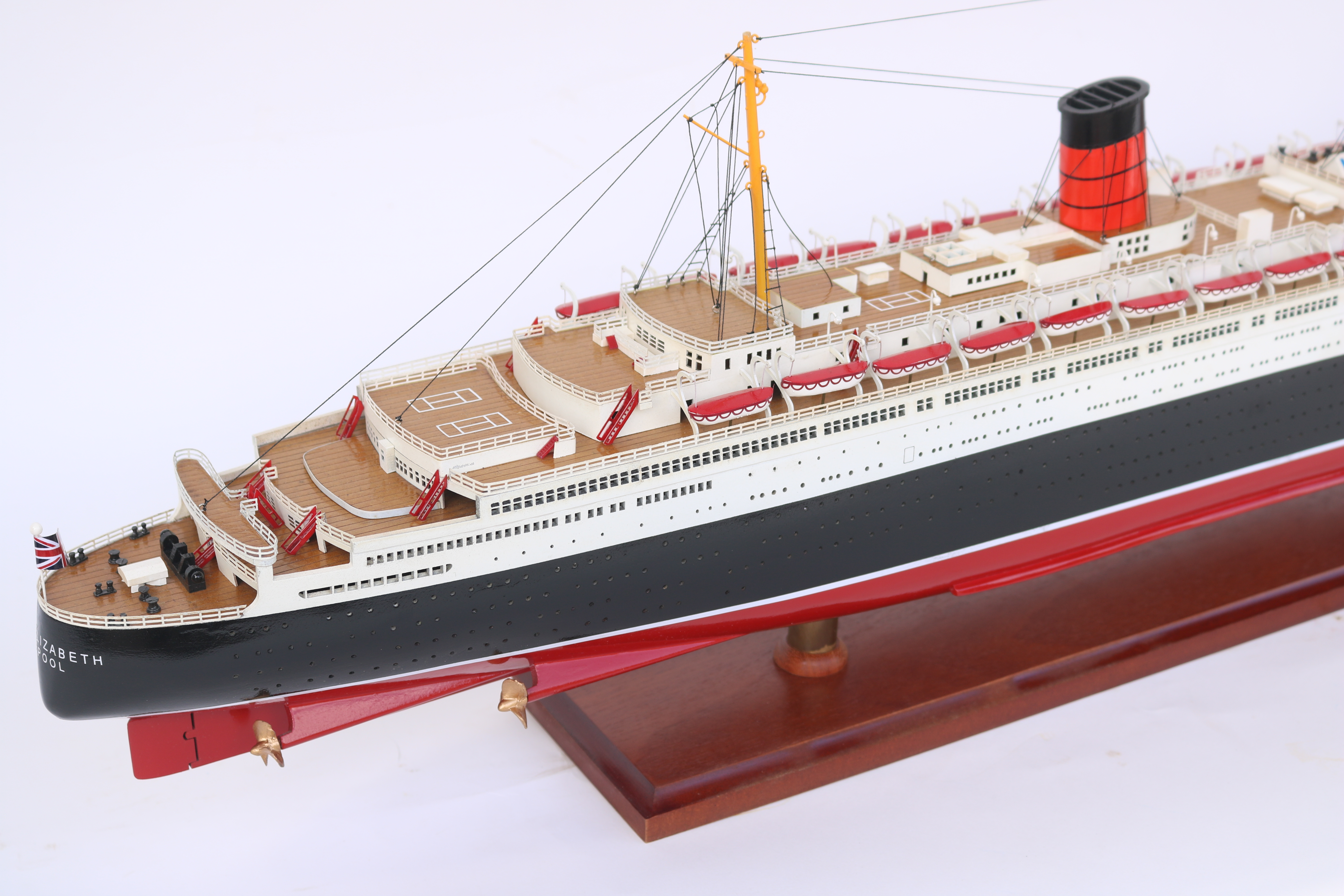 RMS QUEEN ELIZABETH CRUISE SHIP MODEL - 34"