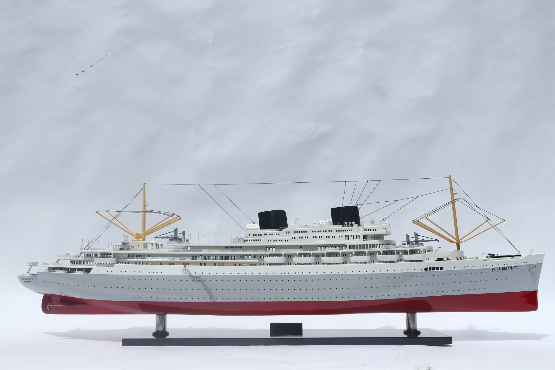 MS WILLEM RUYS CRUISE SHIP MODEL 39"