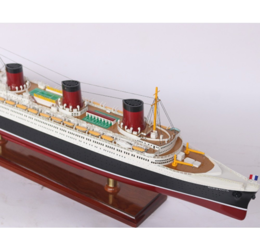 Cruise ship model 34" - Copy - Copy