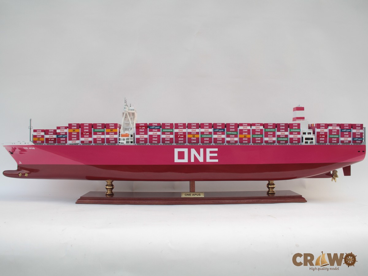 MSC OSCAR SHIP MODEL 100 CM - HIGH QUALITY MODEL