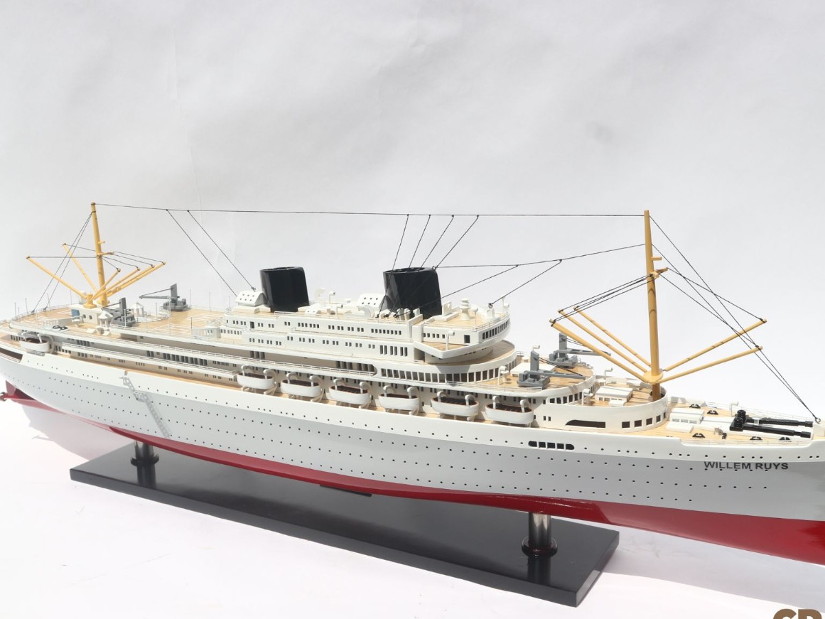 MSC OSCAR SHIP MODEL 100 CM - HIGH QUALITY MODEL